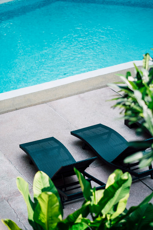TRANSFORME SUA ÁREA DE LAZER: O QUE NÃO PODE FALTAR NA SUA PISCINA